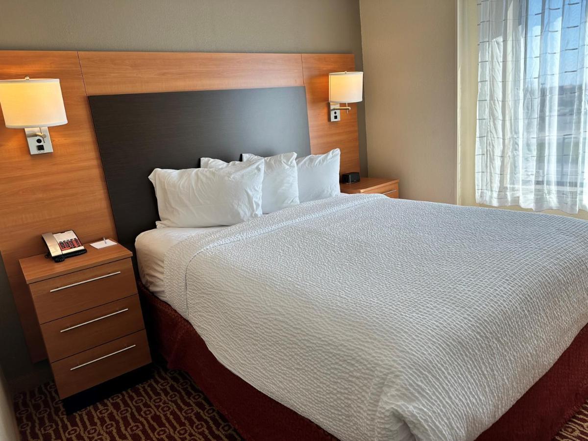 Towneplace Suites By Marriott Detroit Трой Екстериор снимка