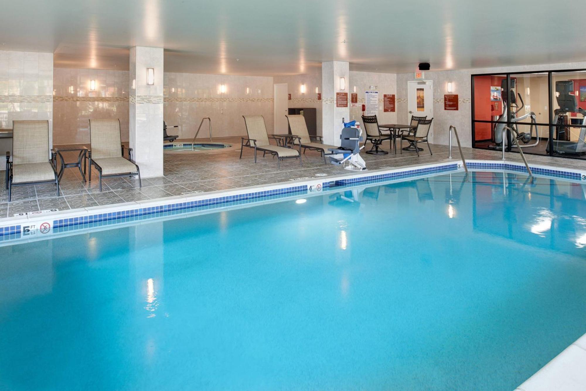 Towneplace Suites By Marriott Detroit Трой Екстериор снимка