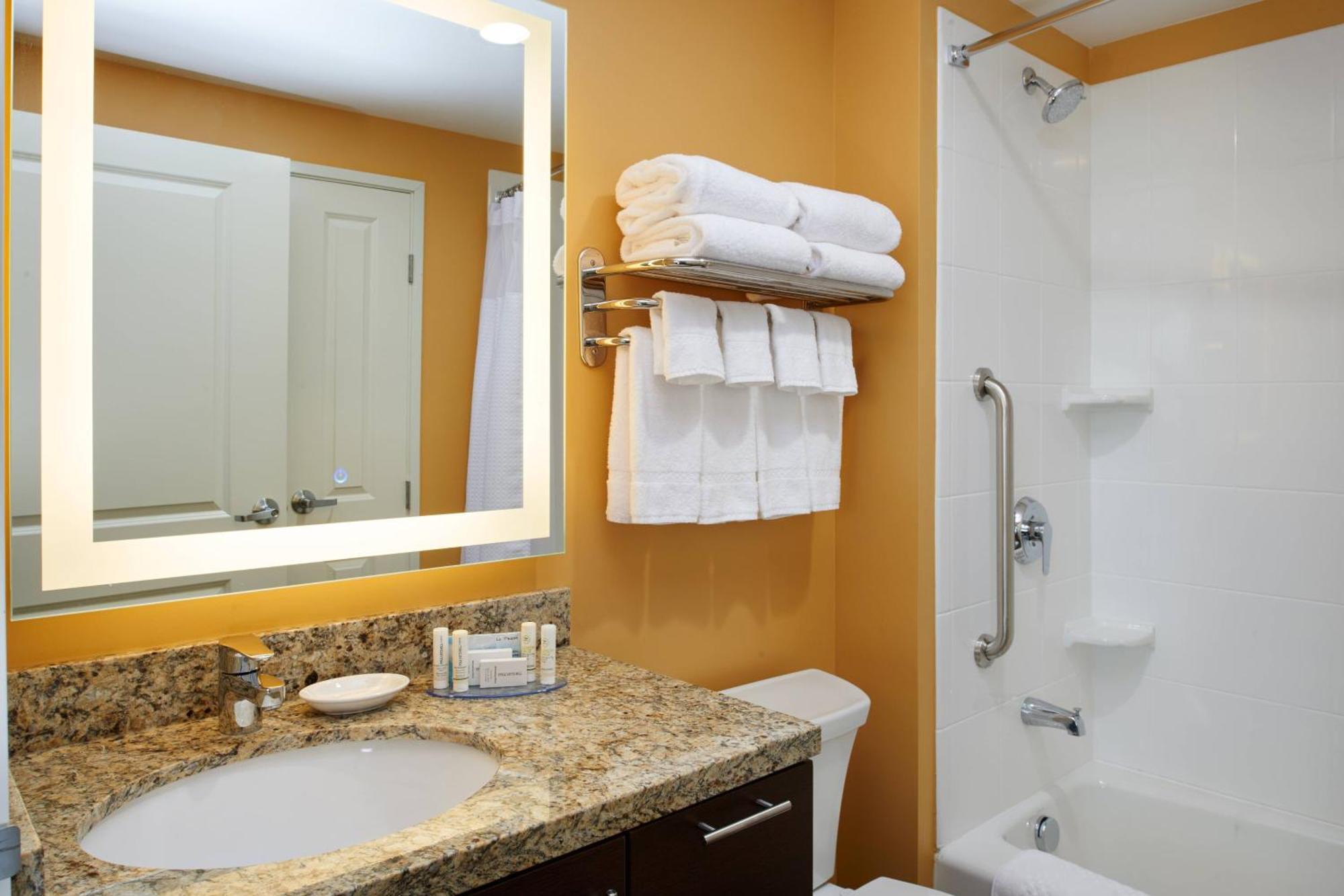 Towneplace Suites By Marriott Detroit Трой Екстериор снимка