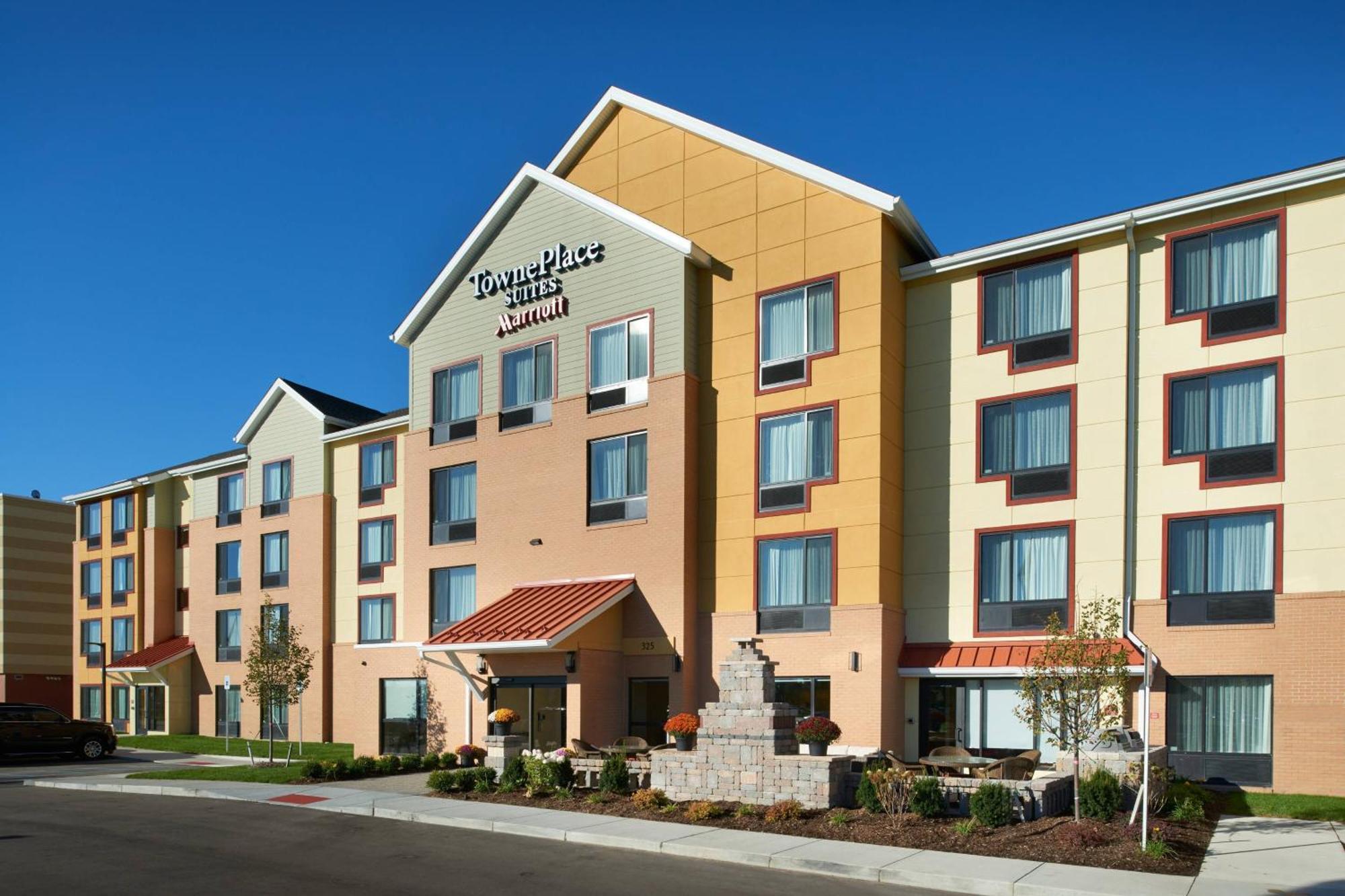 Towneplace Suites By Marriott Detroit Трой Екстериор снимка