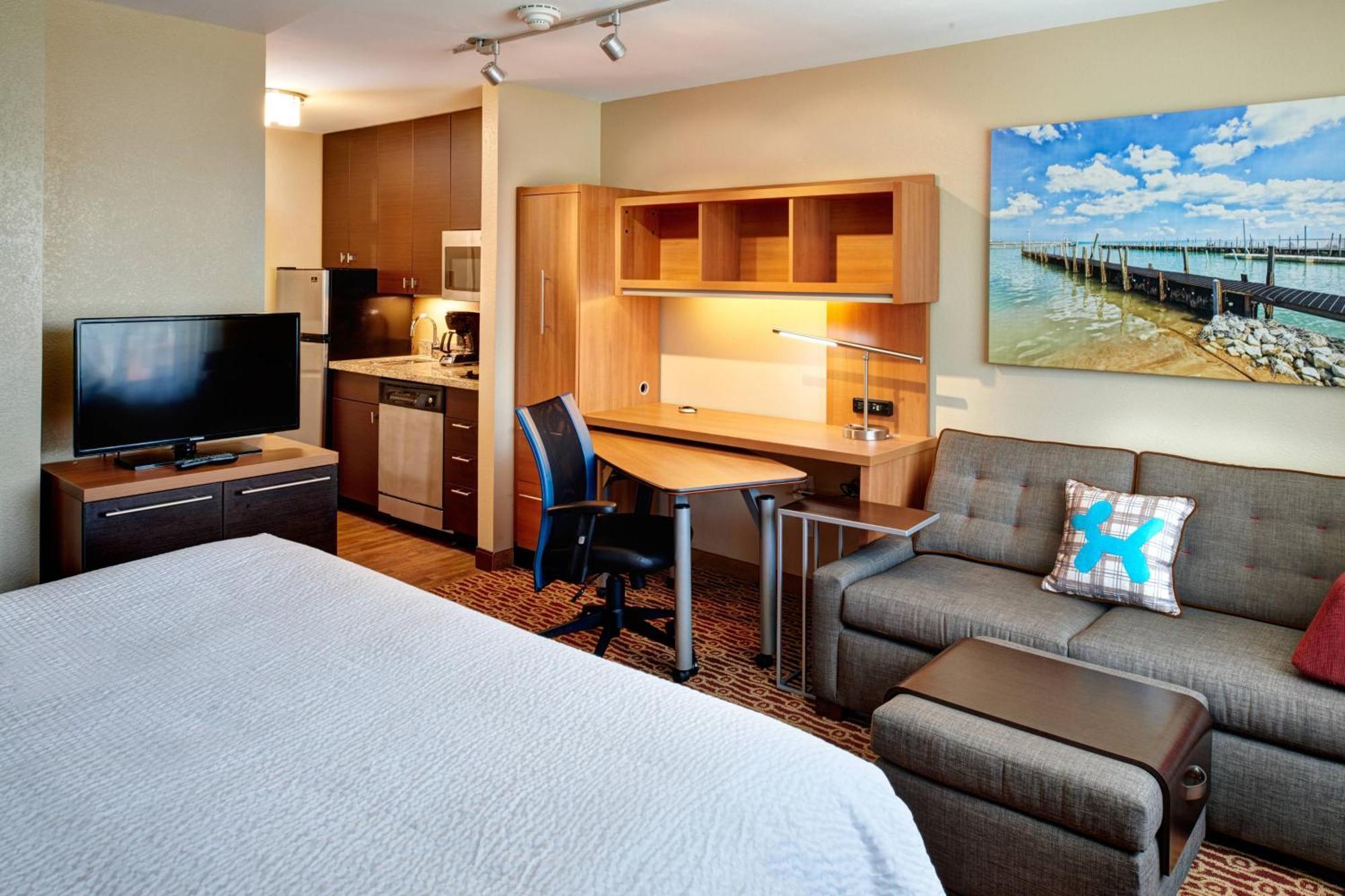 Towneplace Suites By Marriott Detroit Трой Екстериор снимка