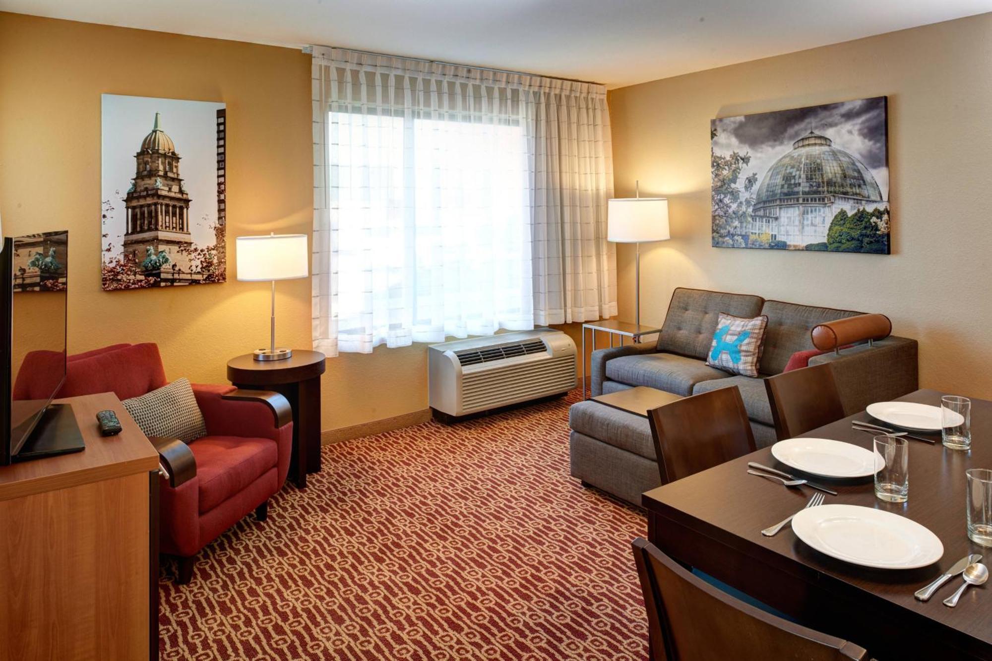 Towneplace Suites By Marriott Detroit Трой Екстериор снимка