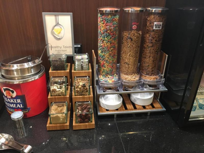 Towneplace Suites By Marriott Detroit Трой Екстериор снимка