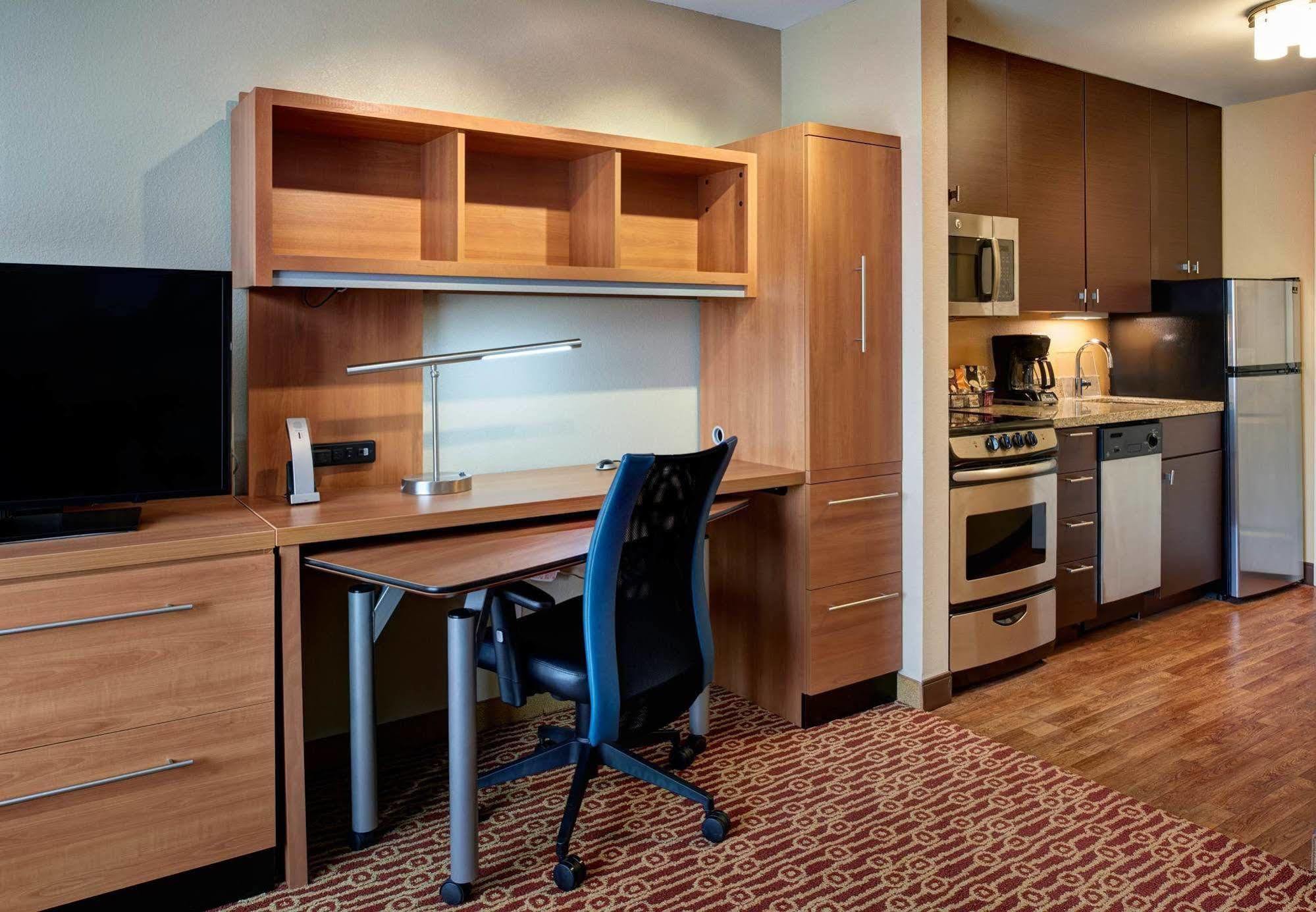 Towneplace Suites By Marriott Detroit Трой Екстериор снимка